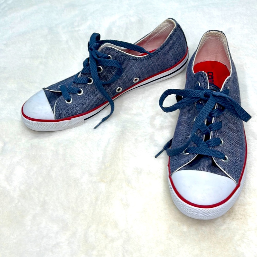 Denim Converse with blue lace Size 7